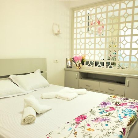 Cozy Flowers Studio - Fast Wi-Fi & Washer-Dryer Брашов Екстер'єр фото