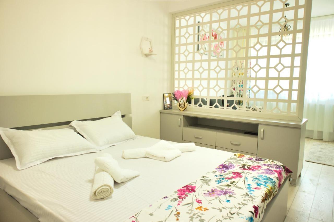Cozy Flowers Studio - Fast Wi-Fi & Washer-Dryer Брашов Екстер'єр фото