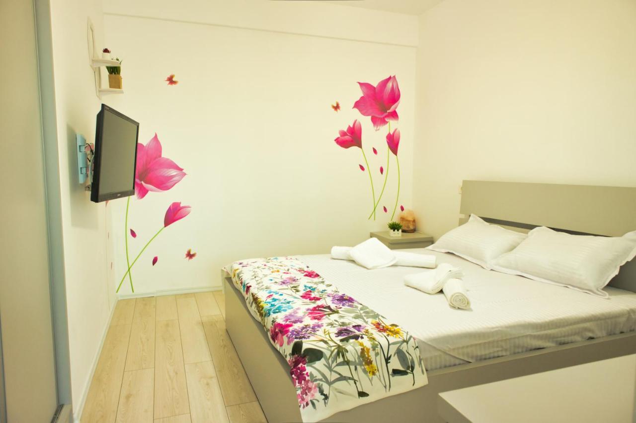 Cozy Flowers Studio - Fast Wi-Fi & Washer-Dryer Брашов Екстер'єр фото