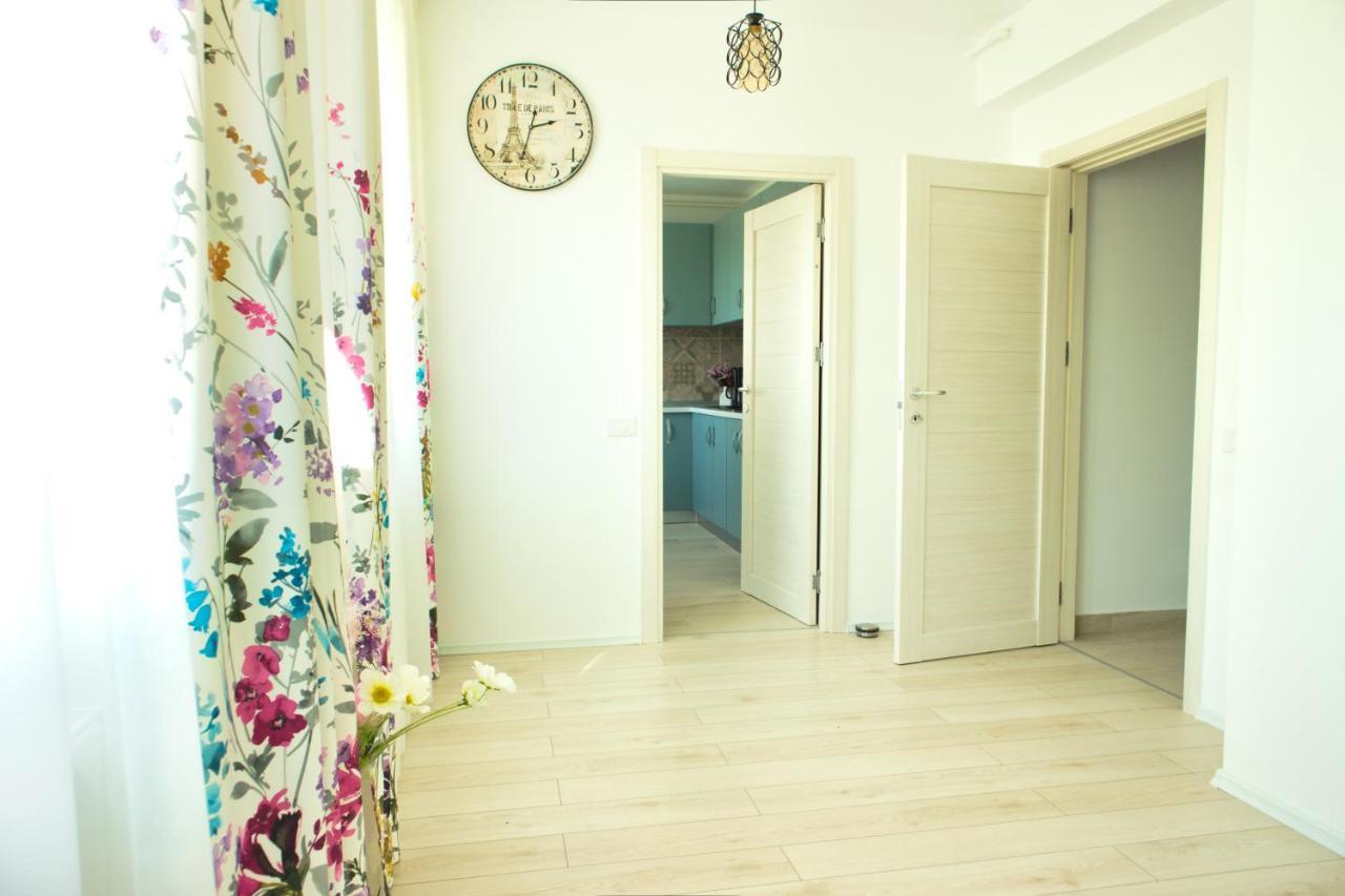 Cozy Flowers Studio - Fast Wi-Fi & Washer-Dryer Брашов Екстер'єр фото