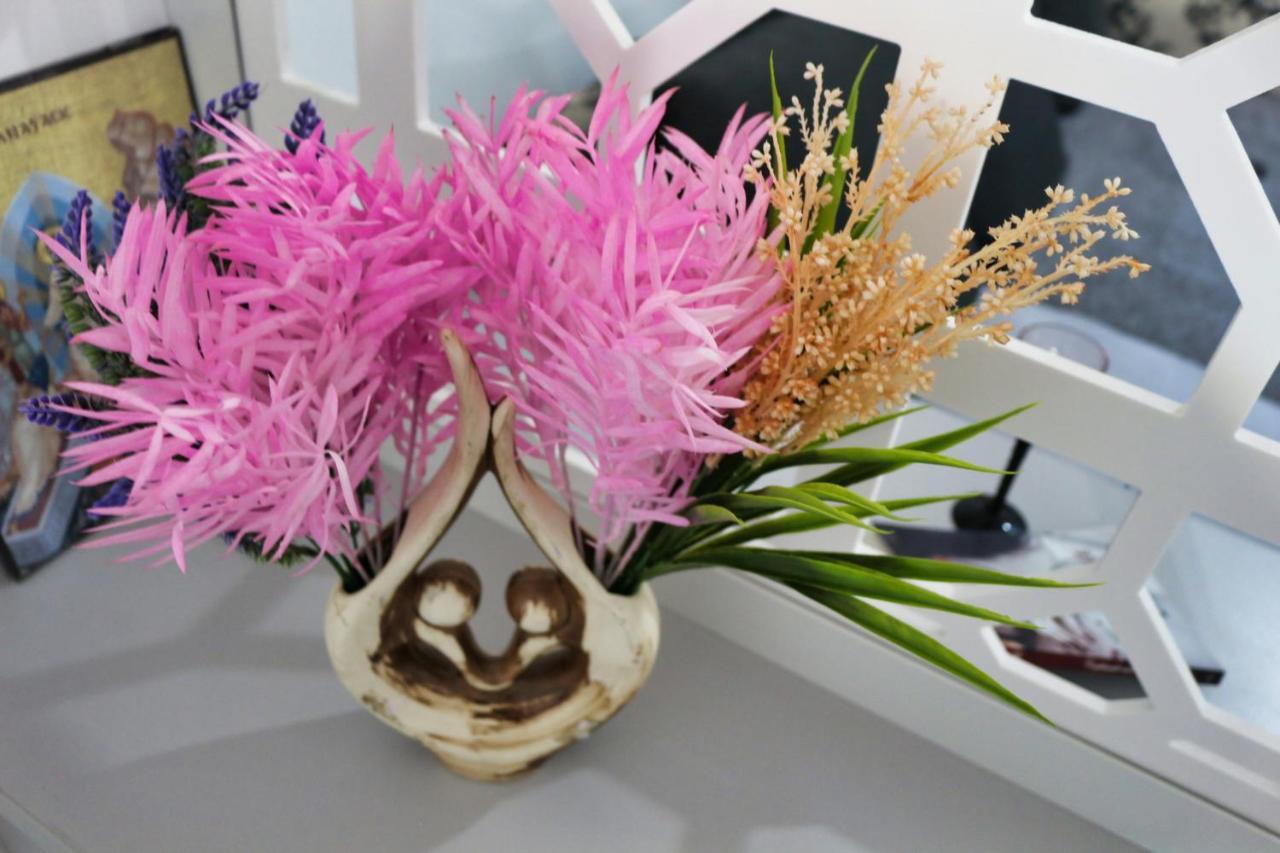 Cozy Flowers Studio - Fast Wi-Fi & Washer-Dryer Брашов Екстер'єр фото